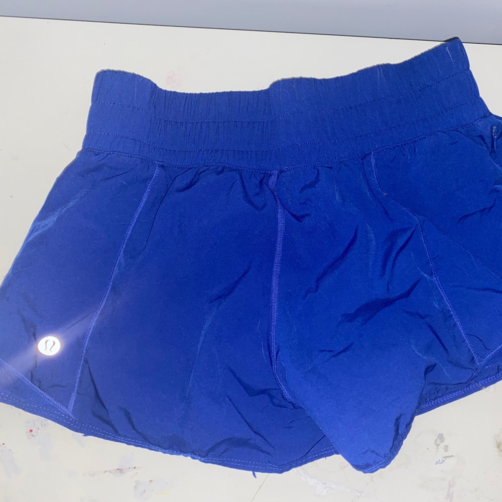 - poolside high rise size 4 2.5 inch lululemon shorts worn once